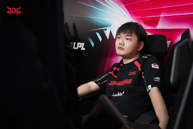 其背后的战 其背后的战